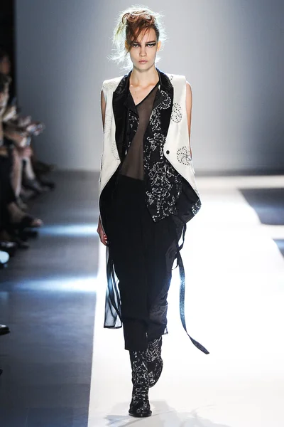 Look 12
